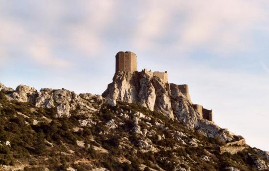 Un des témoins de l'épopée Cathare Chateau de Queribus dominant Cucugnan